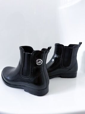 Michael Kors Black Rubber Chelsea Rain Boots Size 7